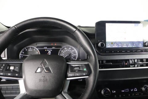 2023 Mitsubishi Outlander SE