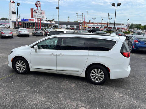 2017 Chrysler Pacifica Touring-L