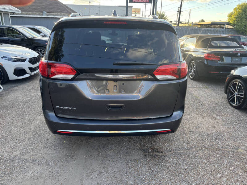 2017 Chrysler Pacifica Touring-L Plus