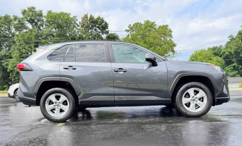 2020 Toyota RAV4 XLE's photo