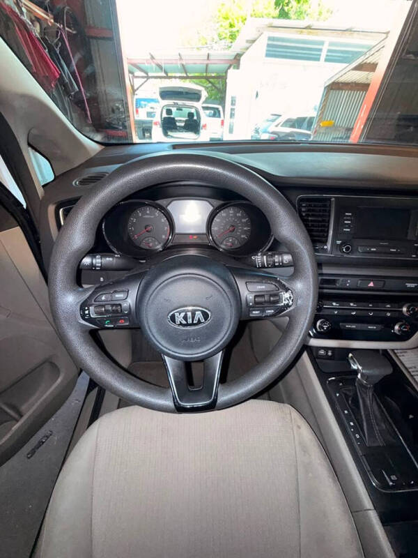 2017 Kia Sedona L