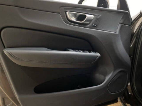 2025 Volvo XC60 B5 Core Dark Theme