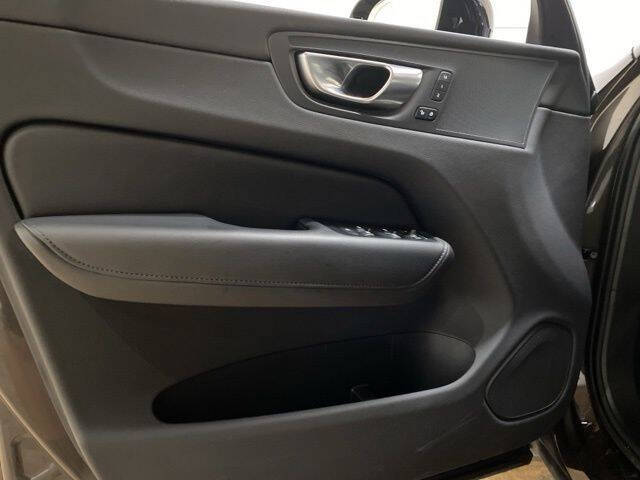 2025 Volvo XC60 B5 Core Dark Theme