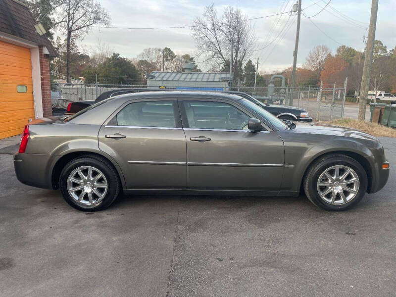 2008 Chrysler 300 Touring photo 12