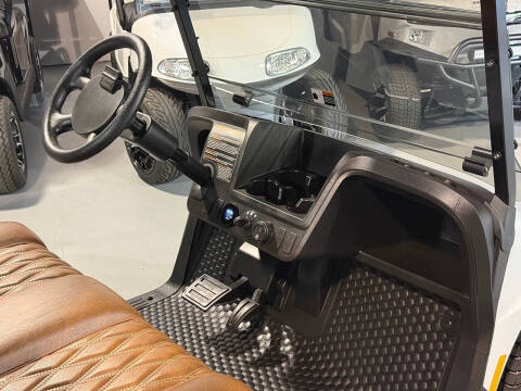 2025 E-Z-GO RXV ELiTE