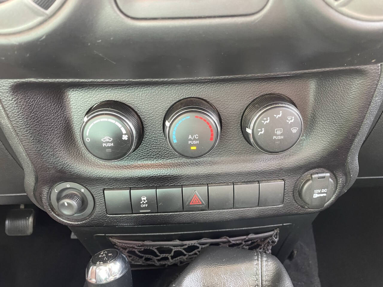 2016 Jeep Wrangler Unlimited Sport photo 16
