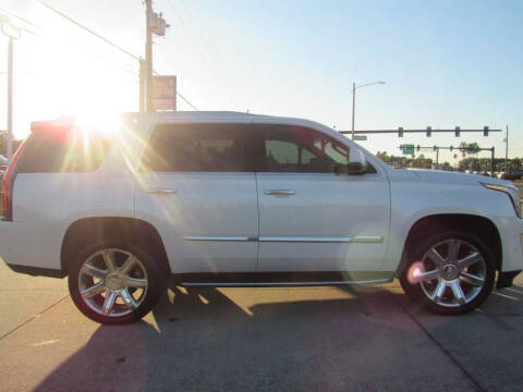 2018 Cadillac Escalade Luxury