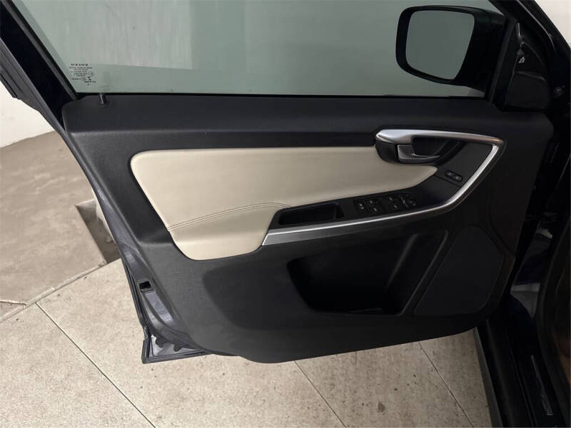 2017 Volvo XC60 T6 Dynamic