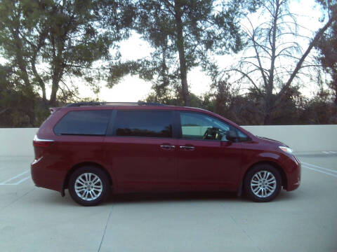 2017 Toyota Sienna XLE 8-Passenger