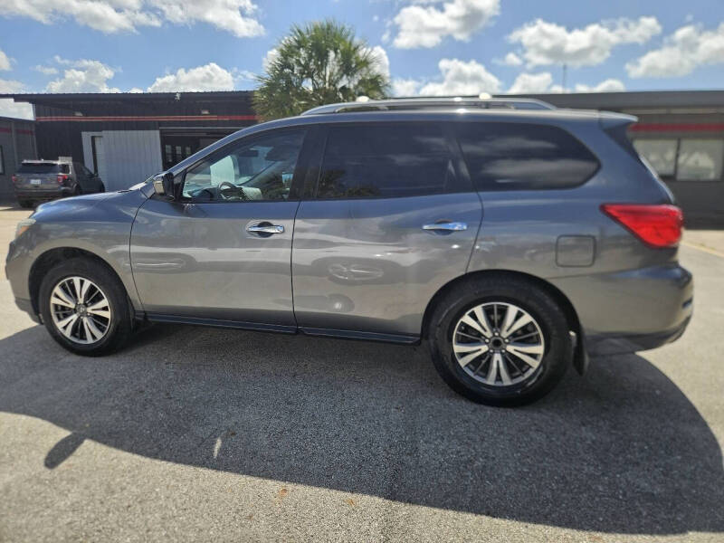2017 Nissan Pathfinder SV