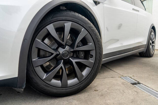 2022 Tesla Model X 12