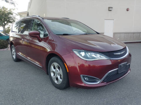 2017 Chrysler Pacifica Touring-L Plus