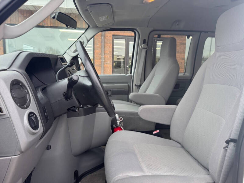 2012 Ford E-Series E-350 SD XLT