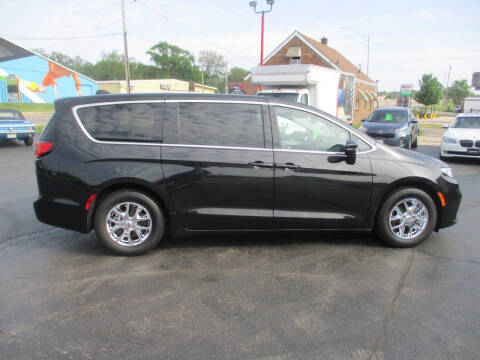 2023 Chrysler Pacifica Touring L