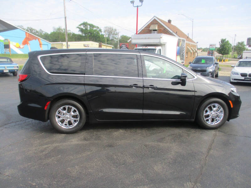 2023 Chrysler Pacifica Touring L