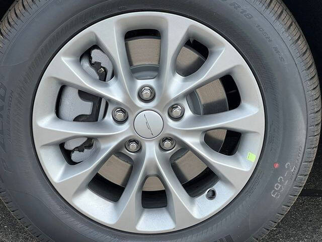 2027 Chrysler Pacifica Select