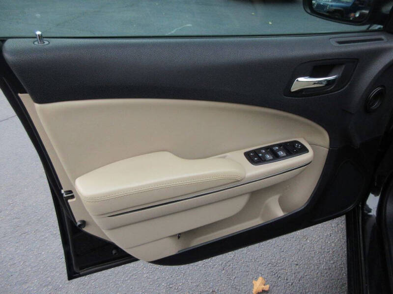 2013 Dodge Charger SE