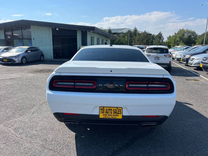 2018 Dodge Challenger SXT Plus