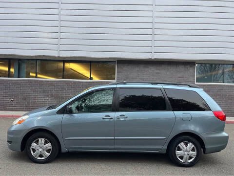 2006 Toyota Sienna LE 8 Passenger