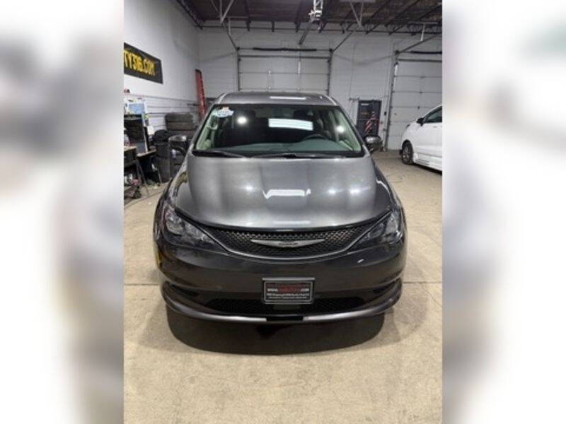 2022 Chrysler Voyager LX