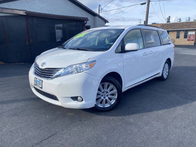 2012 Toyota Sienna XLE's photo