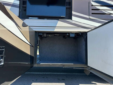 2014 Freightliner XCR Chassis