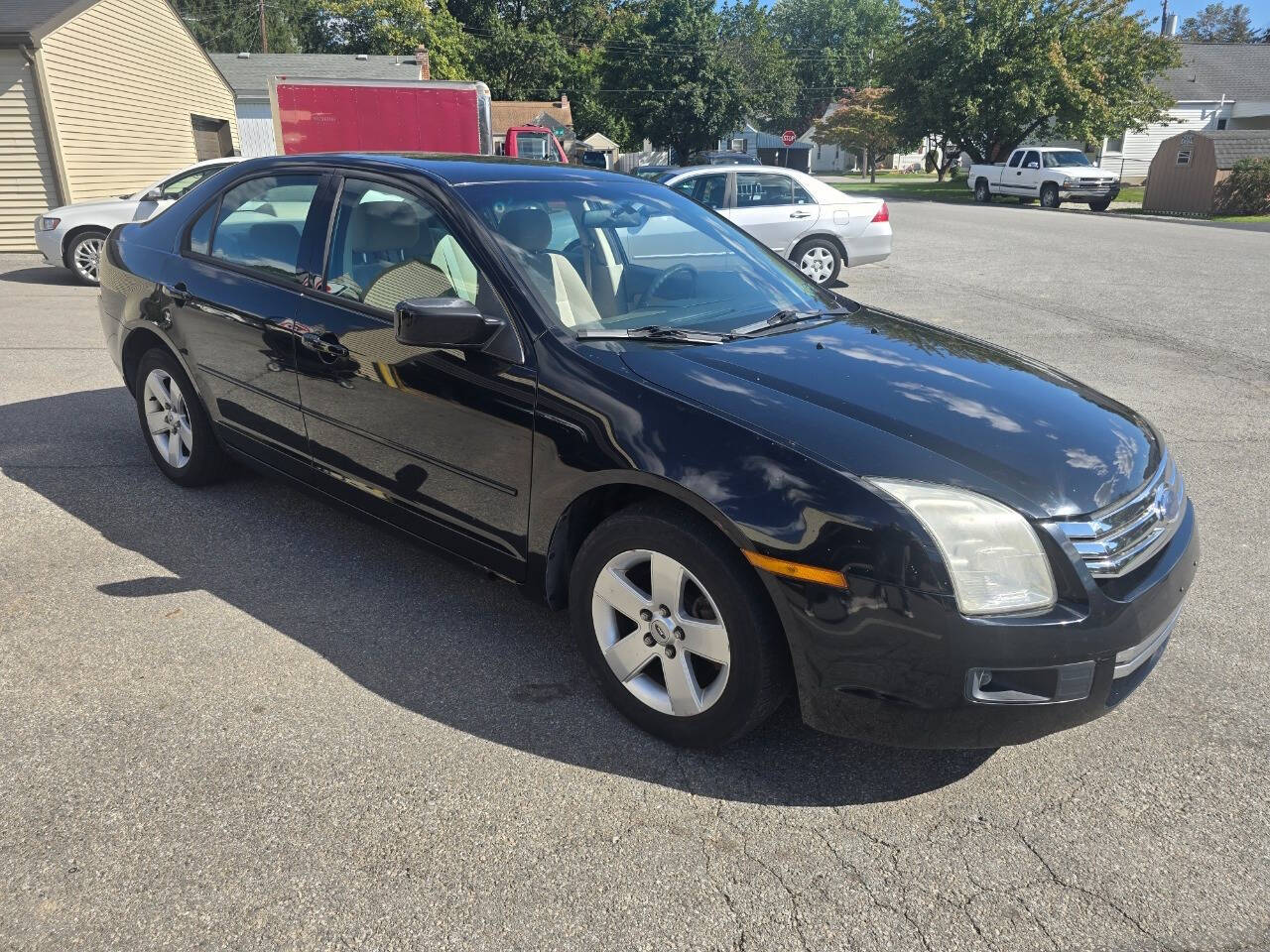 2006 Ford Fusion for sale at QUEENSGATE AUTO SALES in York, PA