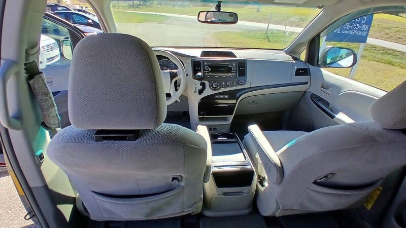 2011 Toyota Sienna LE 7-Passenger