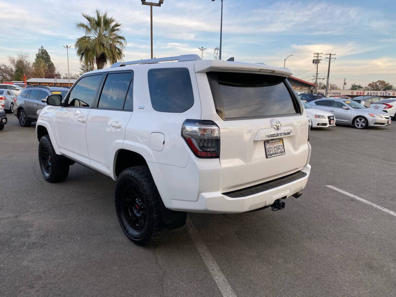 2018 Toyota 4Runner SR5 Premium photo 5