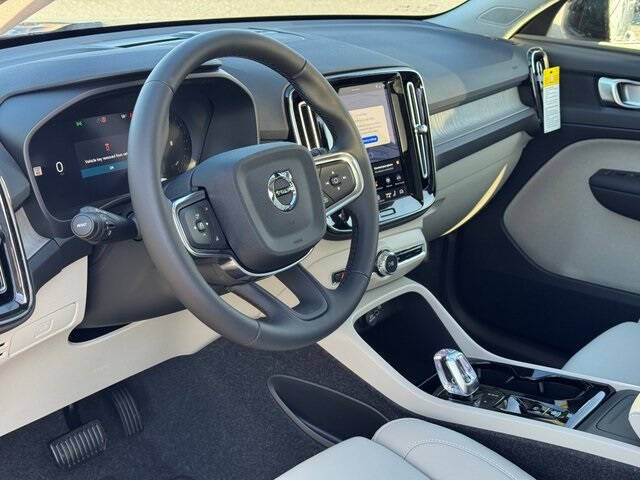 2026 Volvo XC40 B5 Plus