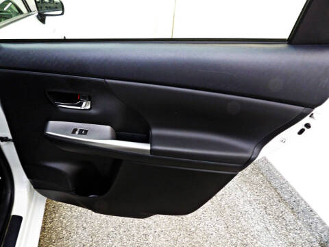 2015 Toyota Prius v Five