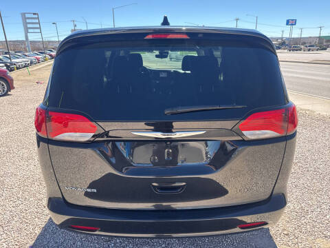 2024 Chrysler Voyager LX