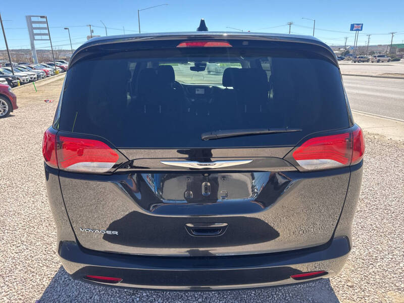2024 Chrysler Voyager LX