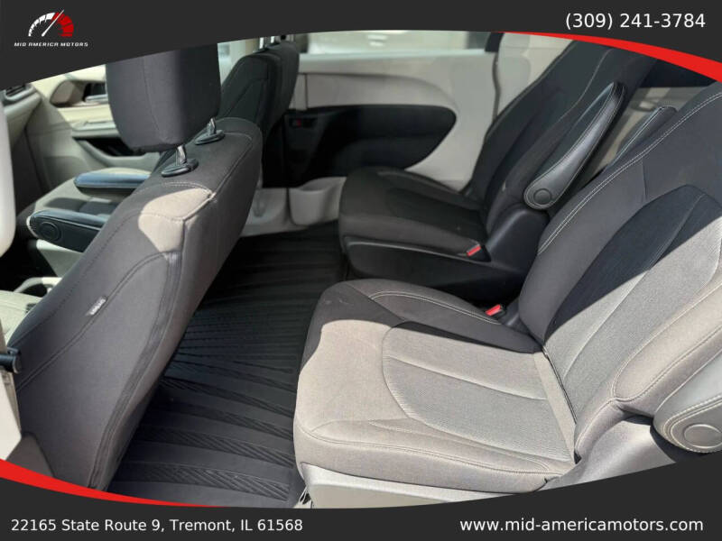 2020 Chrysler Voyager LX