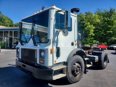 2007 Mack MR688P