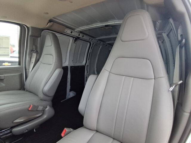 2025 Chevrolet Express 3500