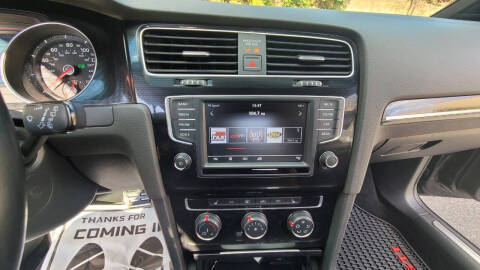 2017 Volkswagen Golf GTI Sport