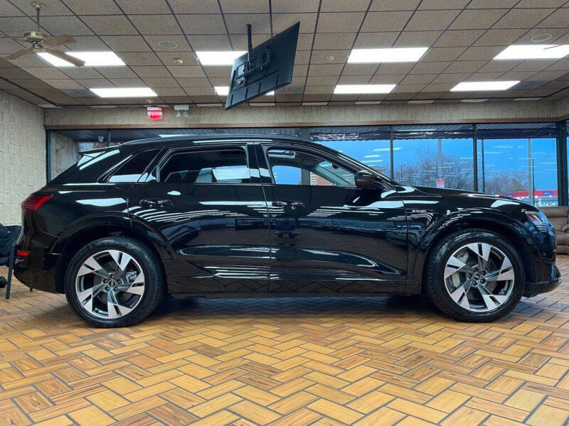 2021 Audi e-tron quattro Premium