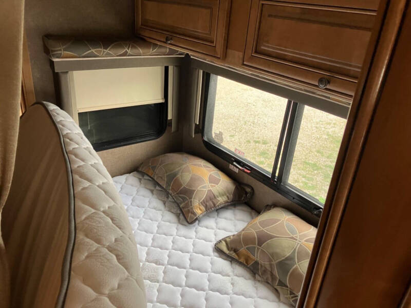 2017 Thor Motor Coach Siesta 24SS