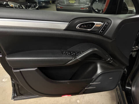 2013 Porsche Cayenne GTS