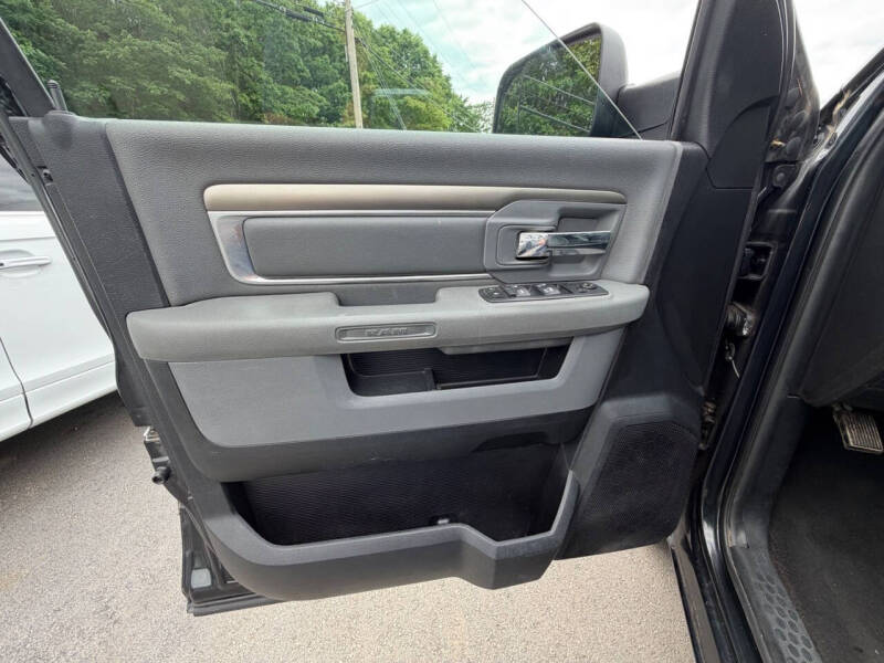 2016 RAM 1500 SLT