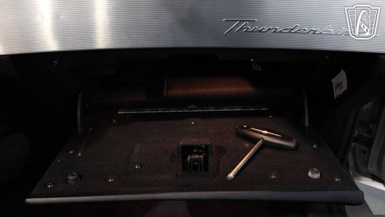 2004 Ford Thunderbird Deluxe