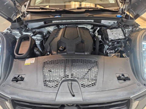 2023 Porsche Macan T