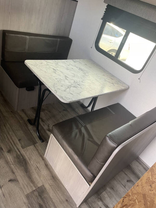 2024 Coleman DUTCHMAN