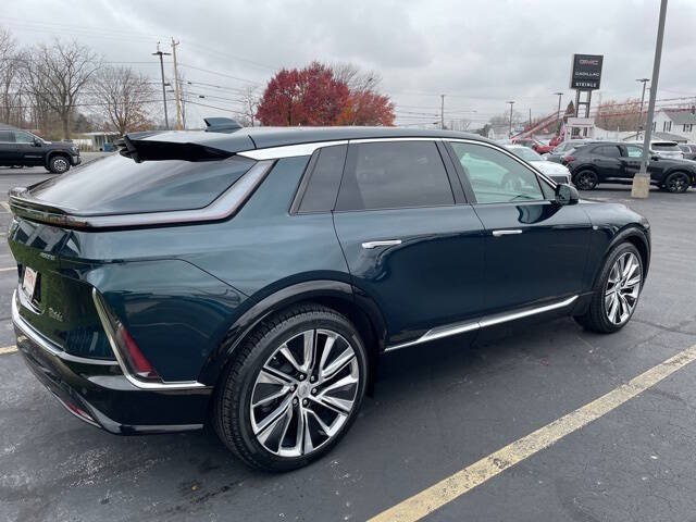 2024 Cadillac LYRIQ Luxury 3