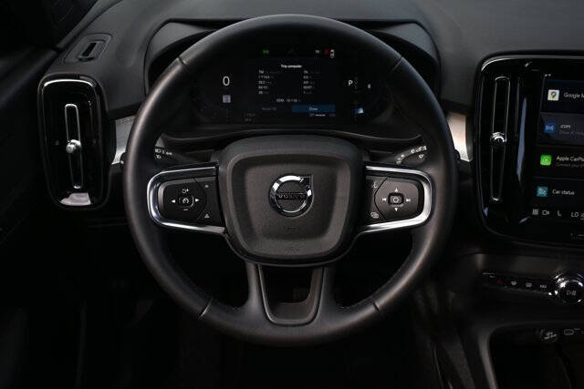 2025 Volvo XC40 B5 Core Bright Theme