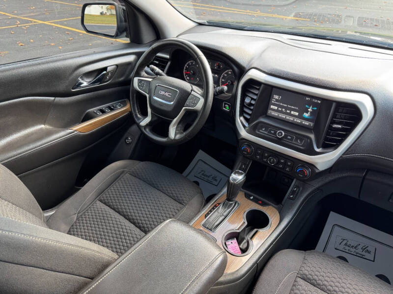 2017 GMC Acadia SLE-2