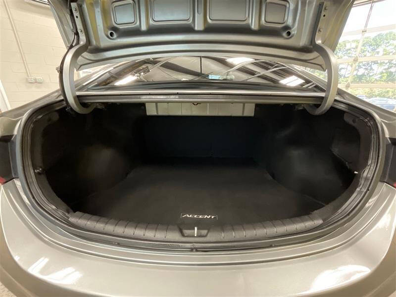 2022 Hyundai Accent SE