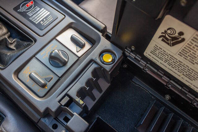 1990 Chevrolet Corvette 38