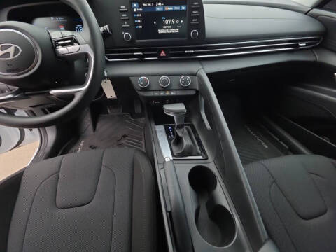 2024 Hyundai Elantra SE